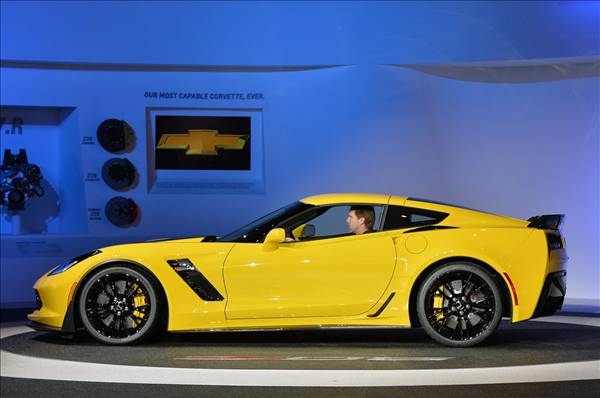 2015_Chevy _Corvette_02