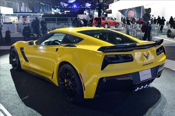 2015_Chevy _Corvette_10